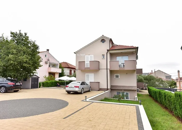 Apartments Villa Visnjik
