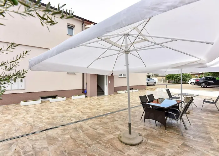 Apartments Villa Visnjik